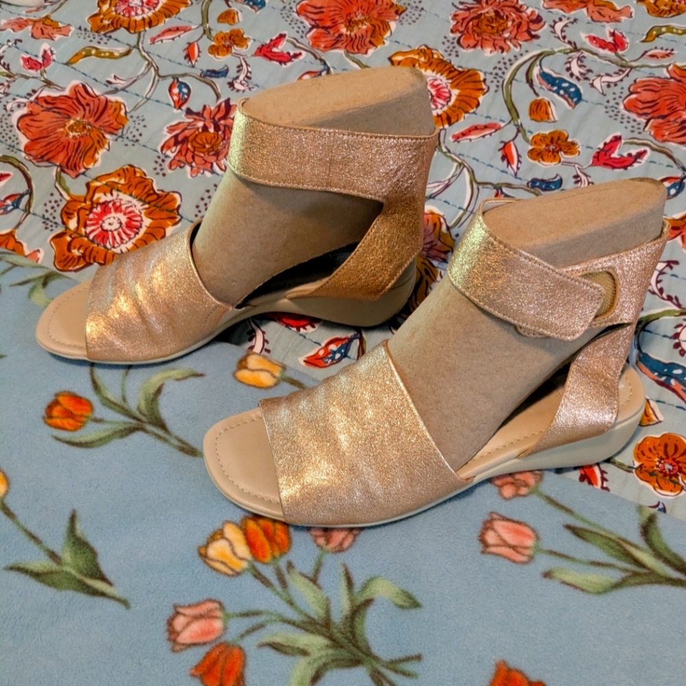 The Flex Ankle Strap Sandals